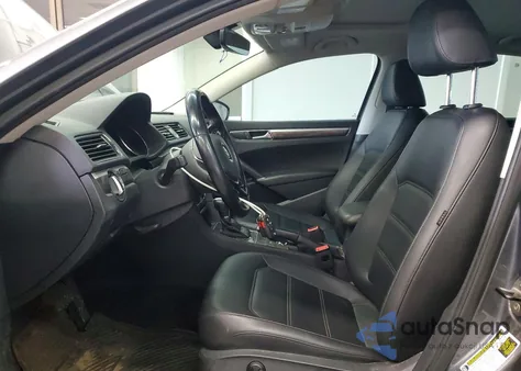 2017 Volkswagen Passat Se z USA, uszkodzony, nr VIN 1VWGT7A30HC033577